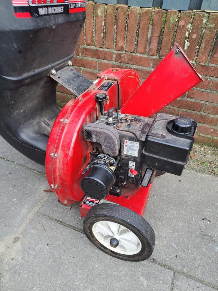 Tuinhakselaar Yard Machines -B&S Motor Gebruikt. 5 PK, Tuin en Terras, Hakselaars, Gebruikt, Benzine, Met opvangbak, Ophalen of Verzenden