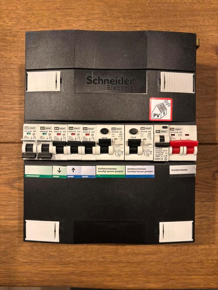1F Groepenkast Schneider met EMAT 3 groepen, Doe-het-zelf en Verbouw, Elektra en Kabels, Zo goed als nieuw, Overige typen, Ophalen