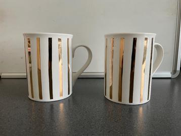 2 porseleinen bekers van Schloss Amalienburg beschikbaar voor biedingen