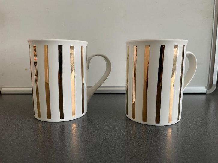 2 porseleinen bekers van Schloss Amalienburg, Huis en Inrichting, Keuken | Servies, Overige typen, Overige stijlen, Porselein