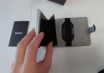 Secrid miniwallet zilverkleur + glitter beschikbaar voor biedingen