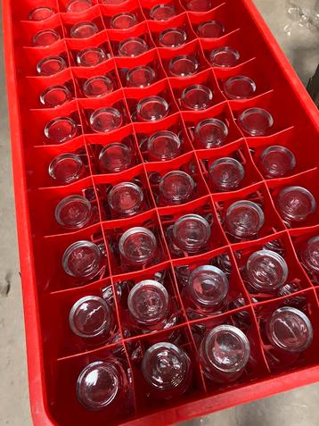Plastic bakken met stapelglazen a 50 stuks, 20 cl  beschikbaar voor biedingen