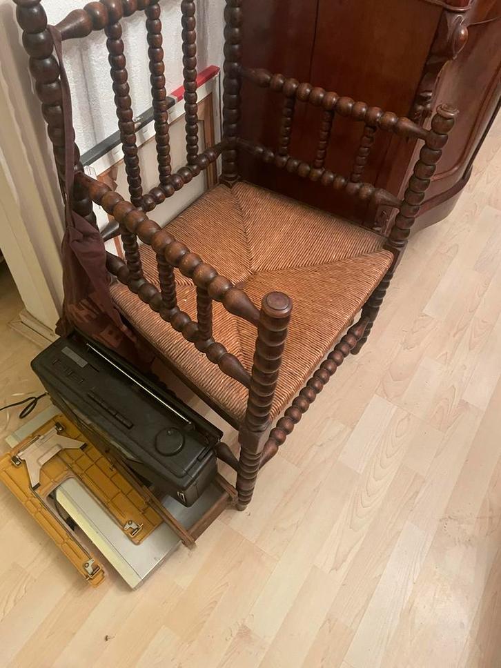 Antieke stoel met rieten zitting, Huis en Inrichting, Stoelen, Gebruikt, Eén, Hout, Bruin, Ophalen of Verzenden