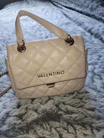 Beige Valentino Tasje met Gouden Details beschikbaar voor biedingen
