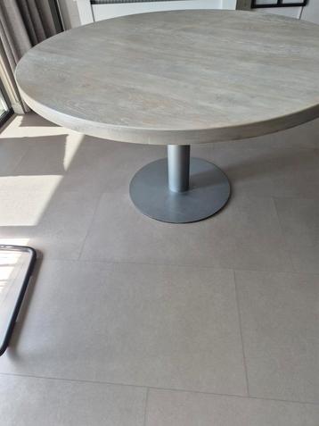 WHITE WASH RONDE EETTAFEL  beschikbaar voor biedingen