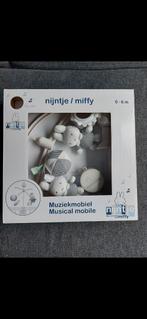 In nieuwstaat boxmobiel Nijntje grijs wit gestreept, muziek., Ophalen of Verzenden, Zo goed als nieuw, Mobiel, Met geluid