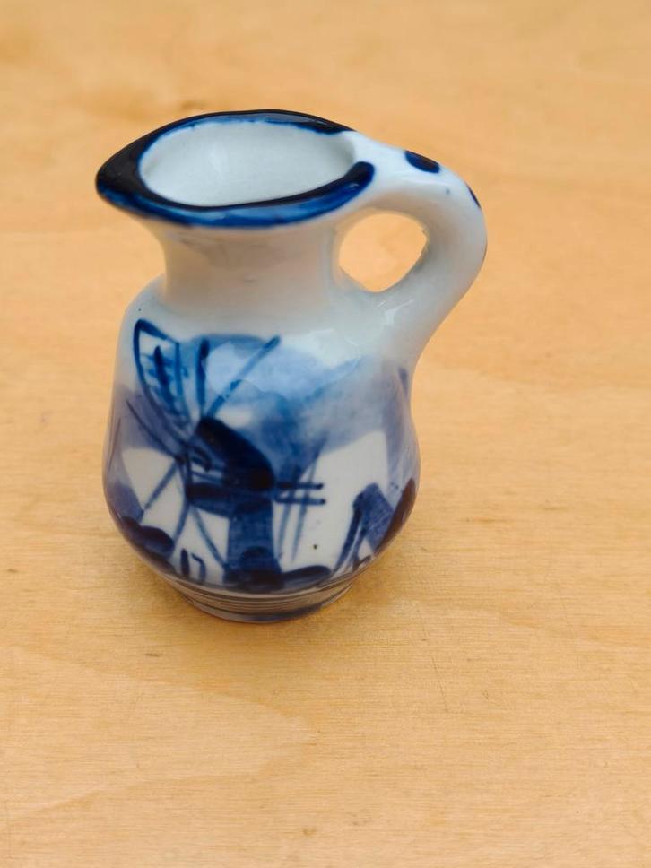 Miniatuur vaasje Delfs blauw met windmolen, Verzamelen, Poppenhuizen en Toebehoren, Zo goed als nieuw, Decoratie, Ophalen of Verzenden