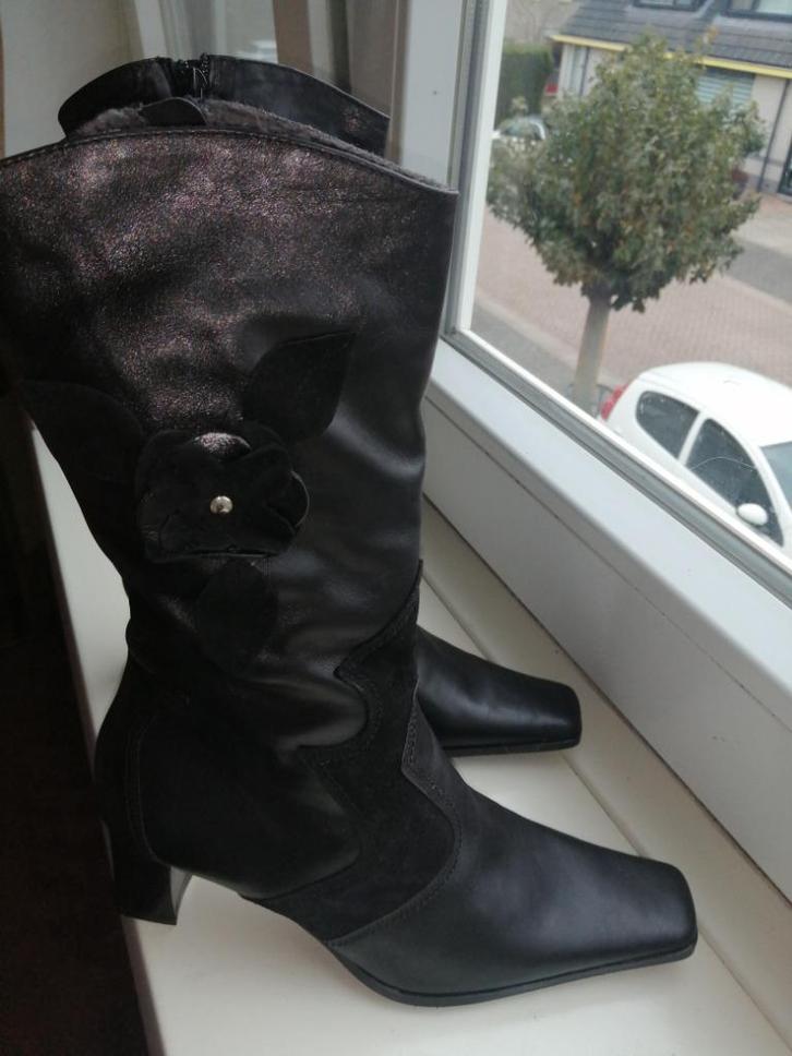 Lederen korte laarsen, warme binnenvoering m. 41, €20, Kleding | Dames, Schoenen, Nieuw, Overige typen, Zwart, Verzenden
