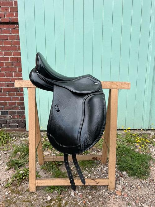 Tekna Letek dressuurzadel, 17,5 inch, Dieren en Toebehoren, Paarden en Pony's | Zadels, Zo goed als nieuw, Dressuur, Ophalen