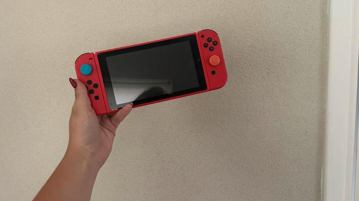 Nintendo switch limited edition + spellen, Spelcomputers en Games, Spelcomputers | Nintendo Switch, Zo goed als nieuw, Switch Original