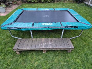 Grote degelijke trampoline 315x210 cm, kan evt bezorgd! beschikbaar voor biedingen