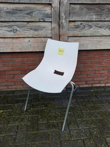 34 x stapelstoelen stackchairs partij stoelen  beschikbaar voor biedingen