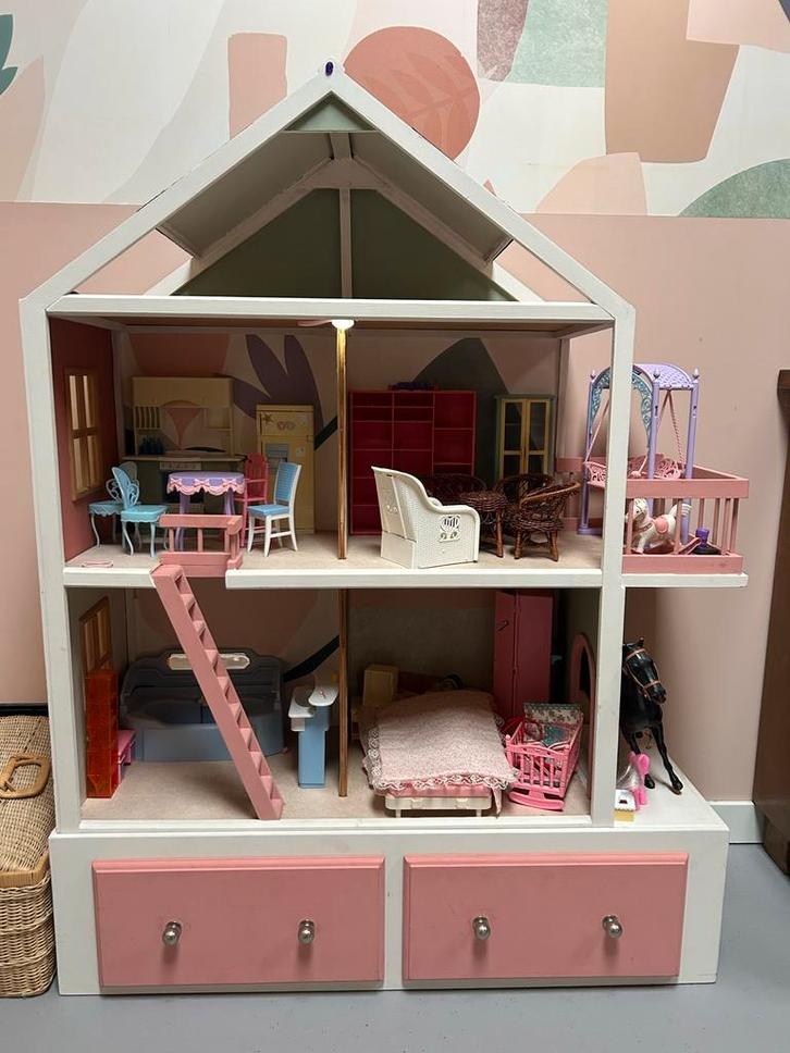 Barbie Poppenhuis Compleet met Inboedel & Barbies!, Kinderen en Baby's, Speelgoed | Poppenhuizen, Gebruikt, Poppenhuis, Ophalen