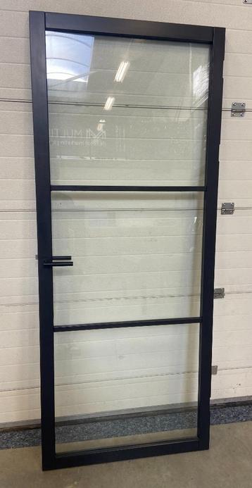 Binnendeur beschikbaar voor biedingen