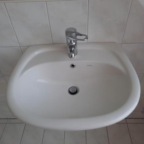 Gratis af te halen: wastafel ca 60 cm breed

Kleur crème / g, Huis en Inrichting, Badkamer | Badkamermeubels, Gebruikt, Wasbak of Wastafel