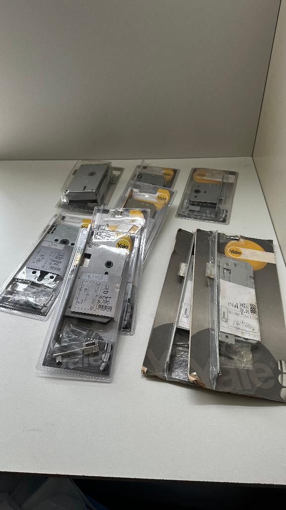 Aantal Yale inbouw sloten (9 stuks), Ophalen of Verzenden, Nieuw, Slot