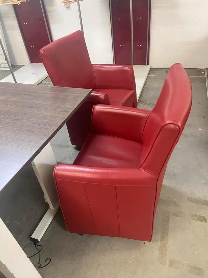 Kantoorstoelen en meubels winkelrekken inventaris compleet, Huis en Inrichting, Stoelen, Zo goed als nieuw, Twee, Leer, Rood, Ophalen of Verzenden