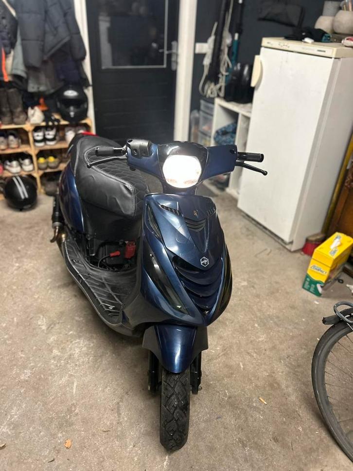 Piaggio zip 70cc, Fietsen en Brommers, Scooters | Piaggio, Zo goed als nieuw, Zip, Tweetakt, Ophalen
