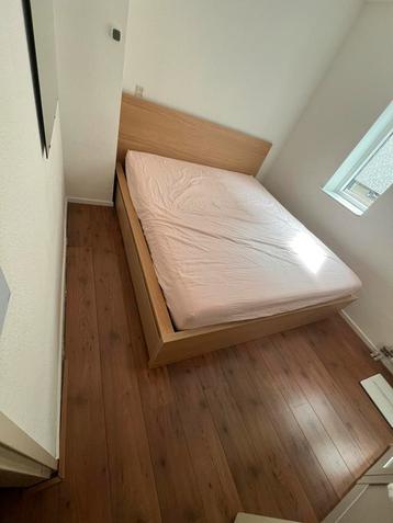 Ikea Malm bed 180x200 with storage boxes without matress