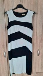 Mouwloos jurkje maat M, Kleding | Dames, Jurken, Dessire, Ophalen of Verzenden, Zwart, Onder de knie