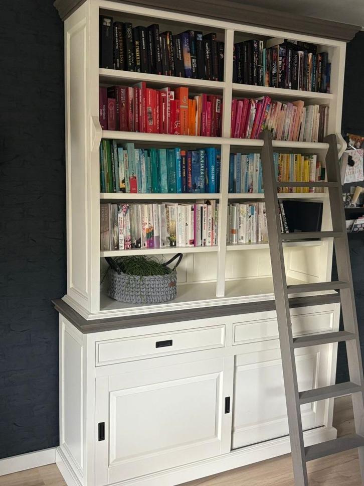 Boekenkast wit, Huis en Inrichting, Kasten | Boekenkasten, Gebruikt, 150 tot 200 cm, 200 cm of meer, 25 tot 50 cm, Met deur(en)