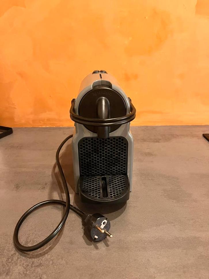 Nespresso koffie apparaat, Witgoed en Apparatuur, Koffiezetapparaten, Zo goed als nieuw, Koffiemachine, Ophalen of Verzenden