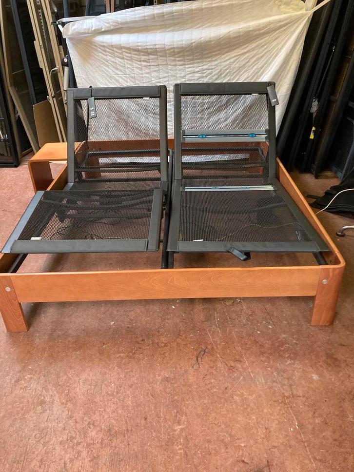 Te koop hele nette Auping Auronde 160x200 kersen electrisch, Huis en Inrichting, Slaapkamer | Bedden, Zo goed als nieuw, Tweepersoons