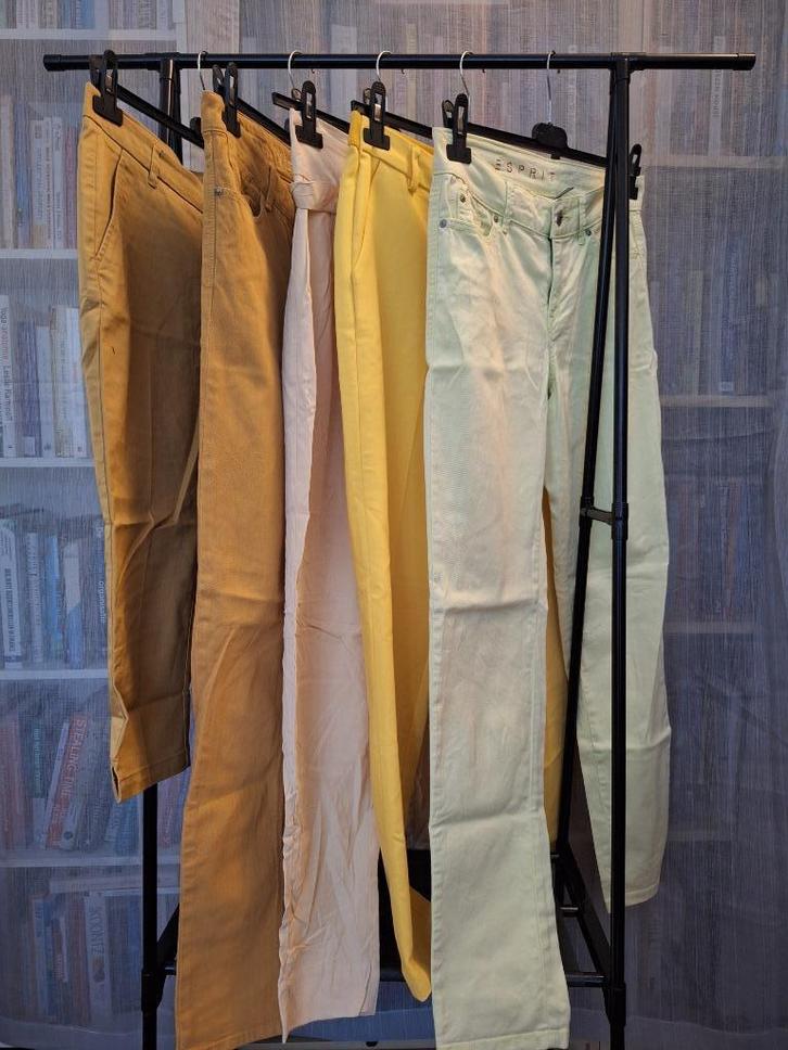 Partij dameskleding: 48 broeken en 37 blauwe jeans, Kleding | Dames, Dames-kledingpakketten, Zo goed als nieuw, Maat 36 (S), Ophalen