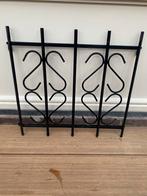 Gietijzeren raamrek met sierlijke details, Ophalen of Verzenden, Gebruikt, Overige typen, Raam of Deur