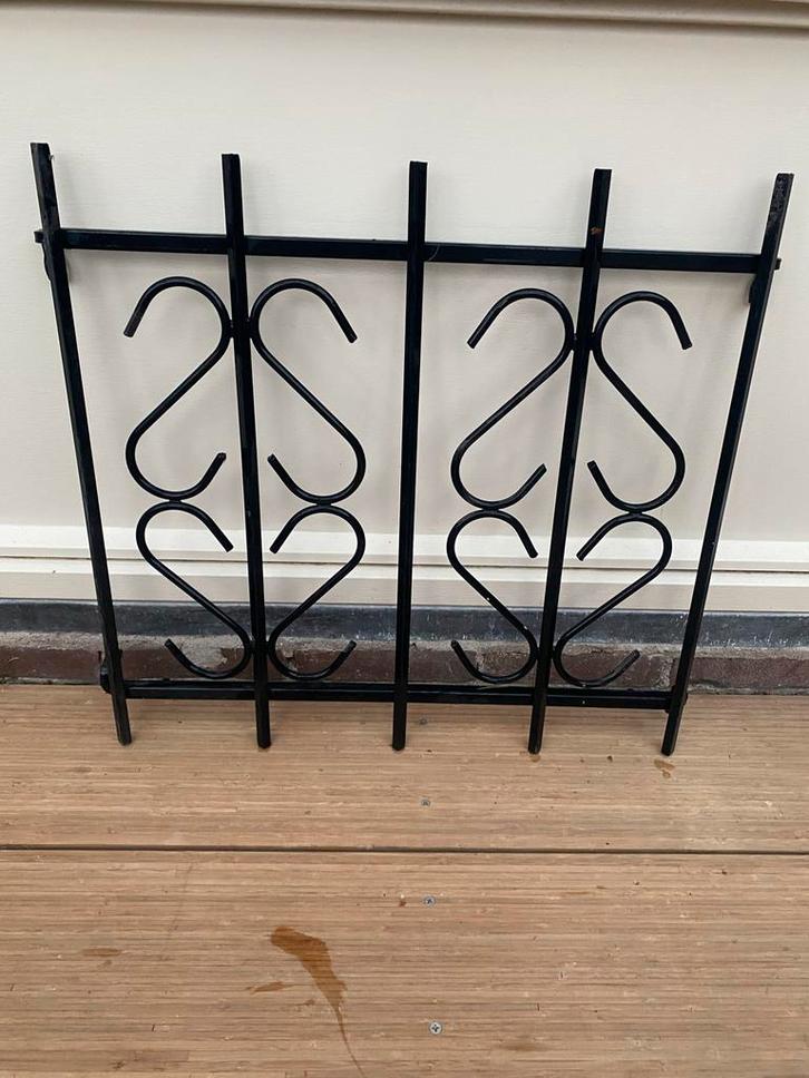 Gietijzeren raamrek met sierlijke details, Doe-het-zelf en Verbouw, Alarmsystemen, Gebruikt, Overige typen, Raam of Deur, Ophalen of Verzenden