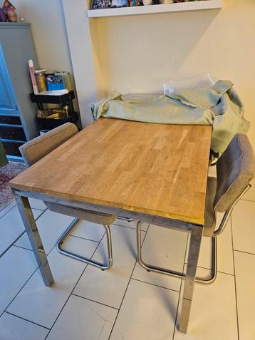 Tafel en stoelen (mag ook zonder stoelen) beschikbaar voor biedingen