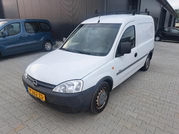 Opel combo 1.6 benzine  !!  Auto rookt !! beschikbaar voor biedingen