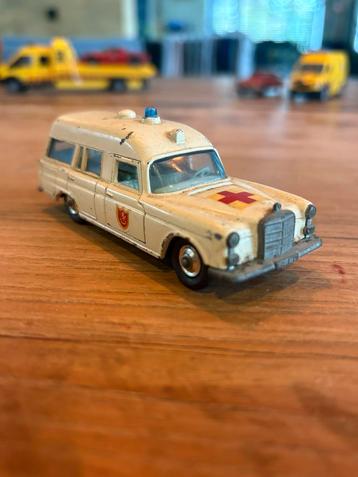 Matchbox King Size K6 Mercedes Benz "Binz" Ambulance 1967 beschikbaar voor biedingen