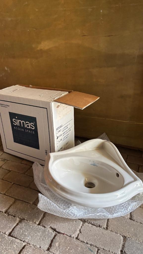 Sanitair: 2x Wastafels & 2x Closetpot met accessories, Doe-het-zelf en Verbouw, Sanitair, Nieuw, Toilet, Ophalen