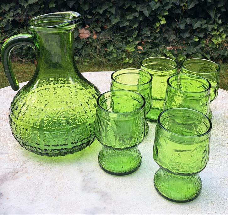 Vintage groen glazen schenkkan en glazen zgan, Antiek en Kunst, Antiek | Glas en Kristal, Ophalen of Verzenden