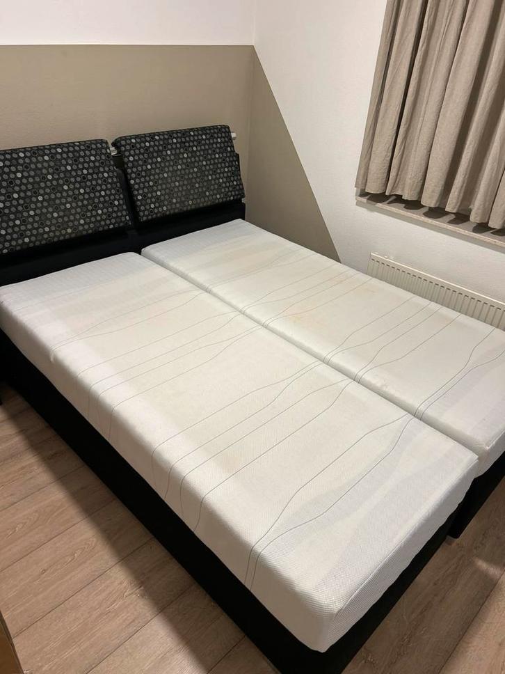Tweepersoonsbed met MLine matrassen, Huis en Inrichting, Slaapkamer | Bedden, Gebruikt, Tweepersoons, 160 cm, 200 cm, Stof, Zwart