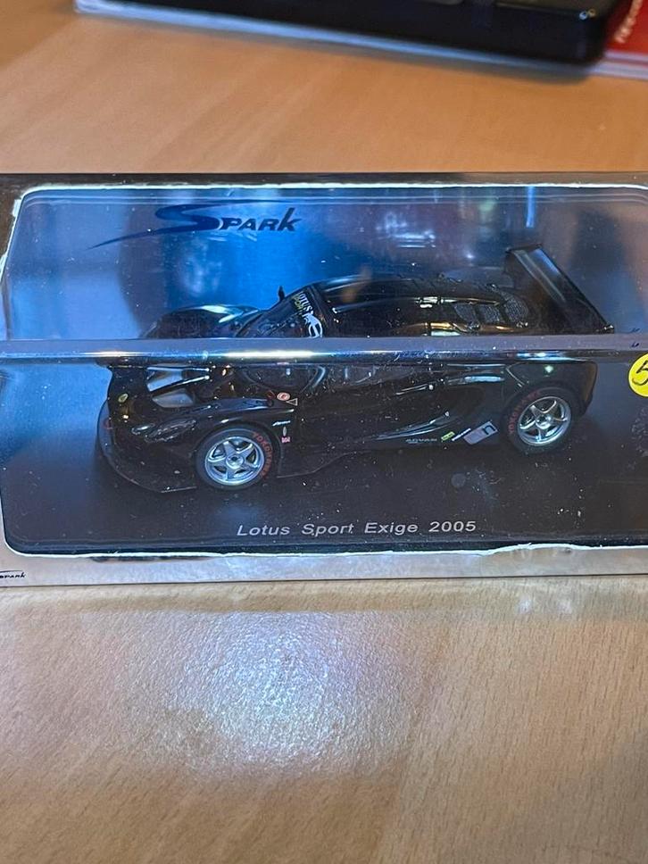 1:43 SPARK LOTUS SPORT EXIGE 2005 ……. NÚ 35,- !!, Hobby en Vrije tijd, Modelauto's | 1:43, Zo goed als nieuw, Auto, Ophalen of Verzenden