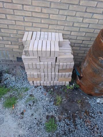 Gevelstenen TH-6 geel beschikbaar voor biedingen