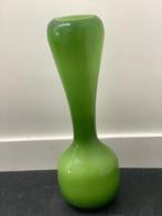 Vintage vaas, Huis en Inrichting, Woonaccessoires | Vazen, Minder dan 50 cm, Groen, Glas, Zo goed als nieuw