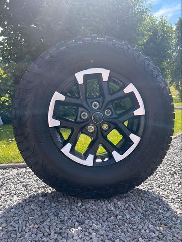 17 inch Jeep Wrangler 2025 Origineel Nexen Roadian ATX nieuw beschikbaar voor biedingen