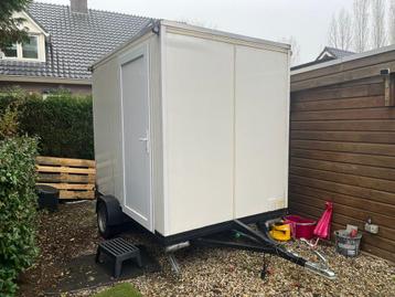 Mobiele sanitair unit beschikbaar voor biedingen