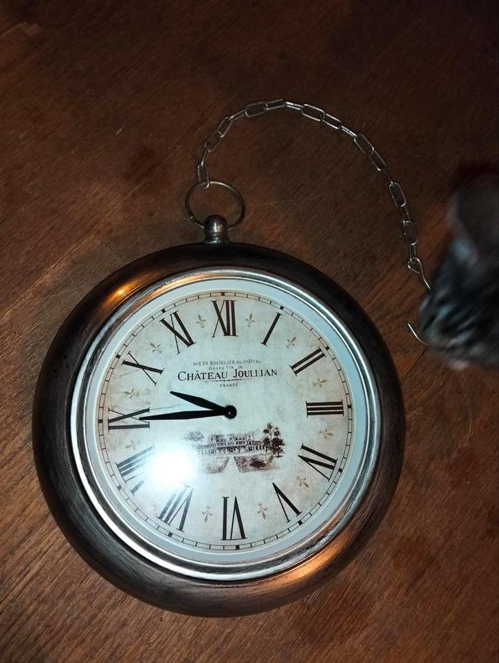 Mooie grote klok zilverkleurige brocante, Huis en Inrichting, Woonaccessoires | Klokken, Gebruikt, Wandklok, Analoog, Ophalen of Verzenden