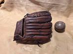 Oude honkbal handschoen met bal, Ophalen of Verzenden
