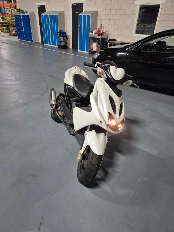 Yahama aerox 70cc €1000 DEZE WEEK, Fietsen en Brommers, Scooters | Yamaha, Zo goed als nieuw, Aerox, Tweetakt, Ophalen of Verzenden