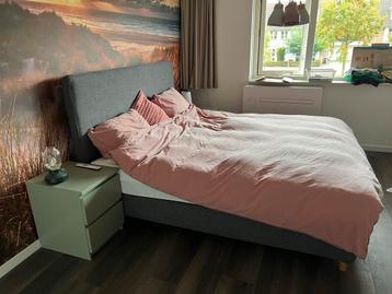 Boxspring 180x200 grijs beschikbaar voor biedingen