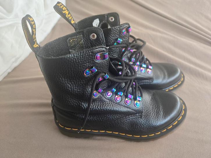 Dr. Martens Pascal Limited Edition - Maat 38, Kleding | Dames, Schoenen, Zo goed als nieuw, Lage of Enkellaarzen, Zwart, Ophalen of Verzenden