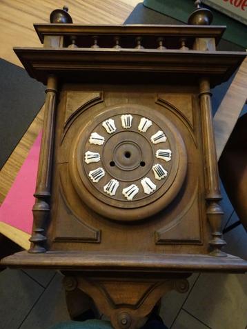 OUDE AANTIEKE EIKEN KLOKKAST KLOK COMTOISE PENDULE beschikbaar voor biedingen