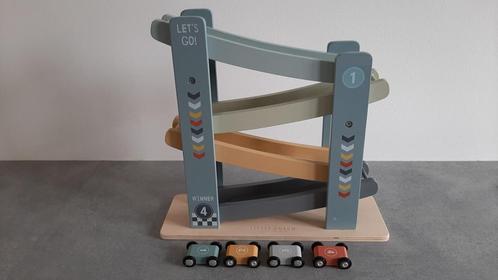 Little Dutch autoracebaan racebaan auto baan blauw rood geel, Kinderen en Baby's, Speelgoed | Houten speelgoed, Zo goed als nieuw