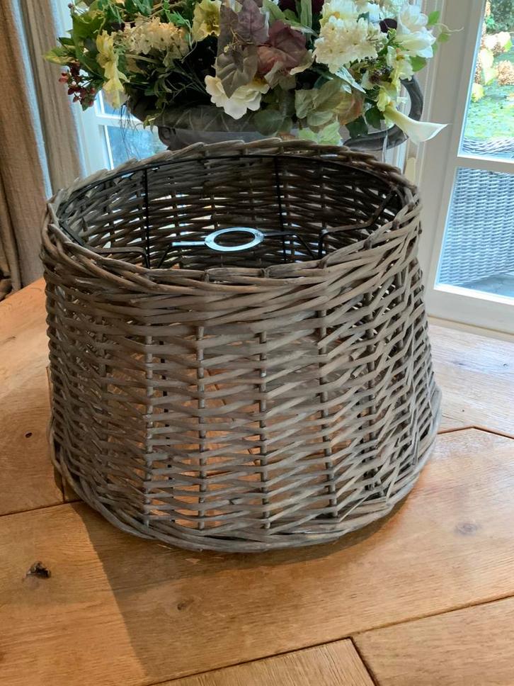 Grote rieten lampenkap, Huis en Inrichting, Lampen | Lampenkappen, Zo goed als nieuw, 25 tot 50 cm, Rond, Ophalen