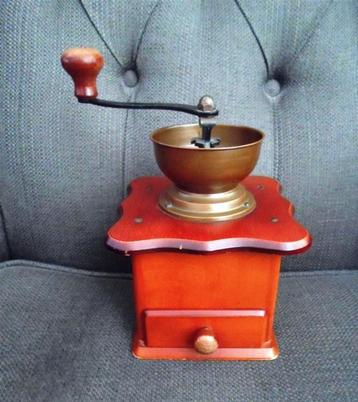 Houten koffiemolen. Douwe Egberts. Koperen vulbak. beschikbaar voor biedingen
